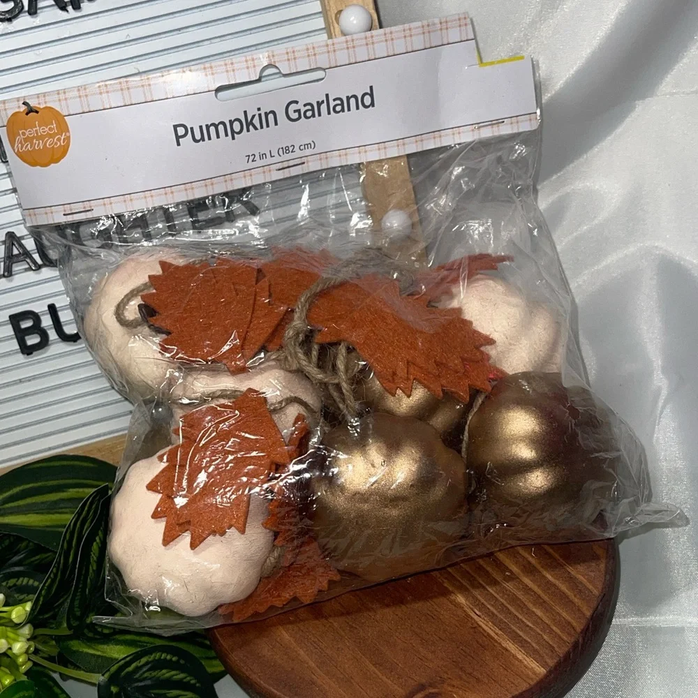 Pumpkin Garland - Cream and Gold